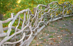 Как делать плетеный забор из досок либо прутьев ивы?