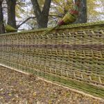декоративный плетеный забор из ивы
