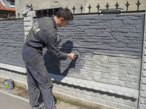 Окраска бетонного декоративного оградительного сооружения