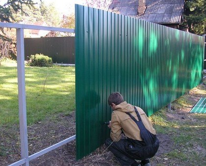 Забор из металлопрофиля: конструкция